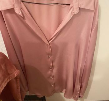 Chemise rose en satin