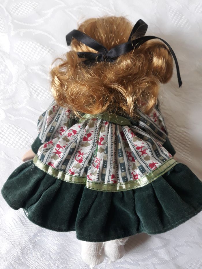 Faby27800 Poupée "Cidal" (22cm) Corps mou tête et demi bras en porcelaine. - photo numéro 4