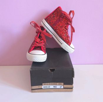 Jolie chaussures rouge a paillettes taille 27