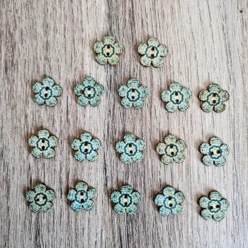 Lot de 17 boutons fleurs en bois