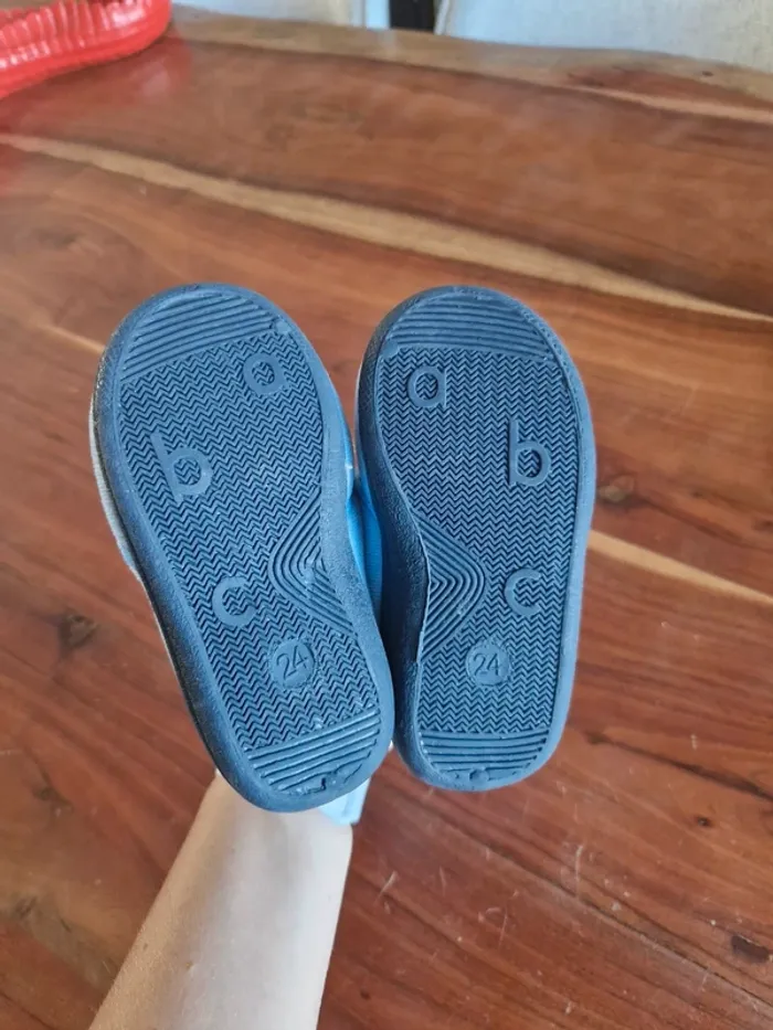 Pantoufles Bluey taille 24 - photo numéro 3