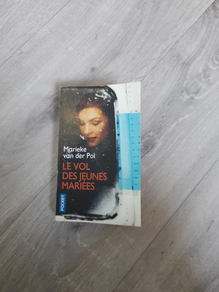 Le vol des jeunes mariées.