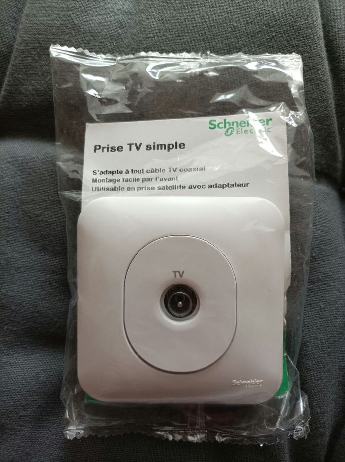 Lot de 3 prises TV neuves - Schneider Electric - photo numéro 2