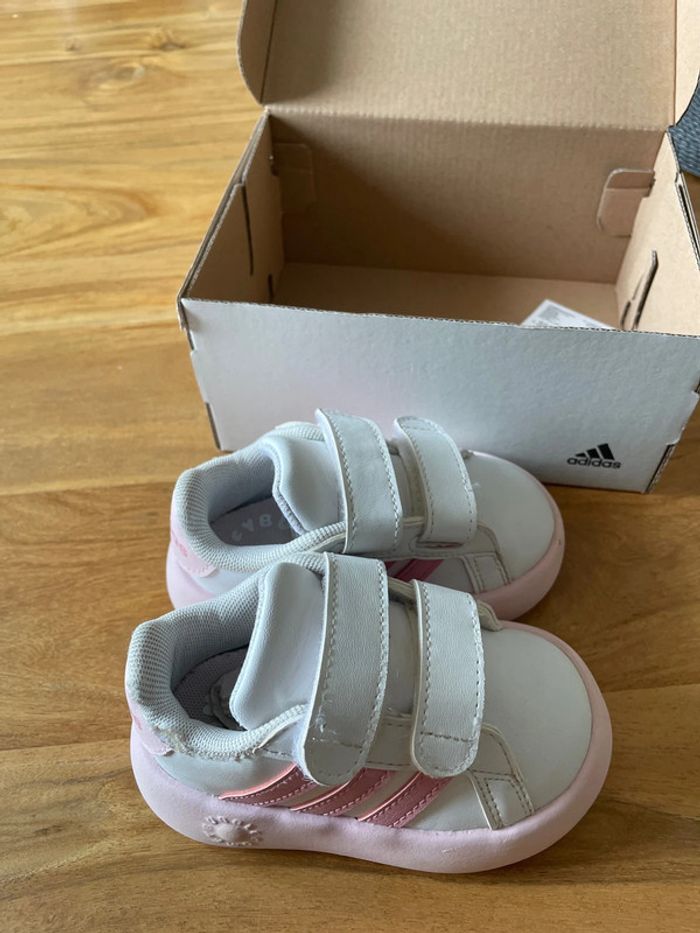 Basket adidas grand court blanche et rose T.20 - photo numéro 10