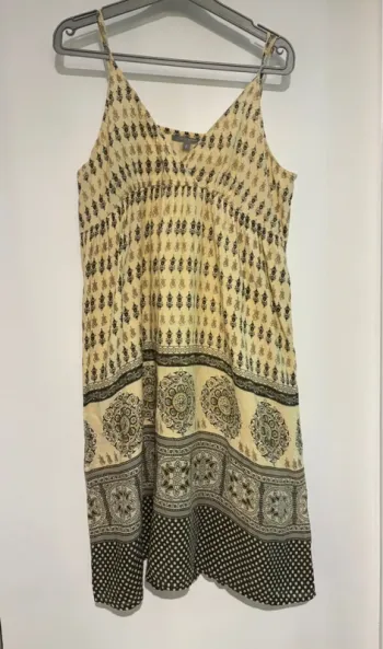 Robe imprimée bohème beige et noire – Taille 38