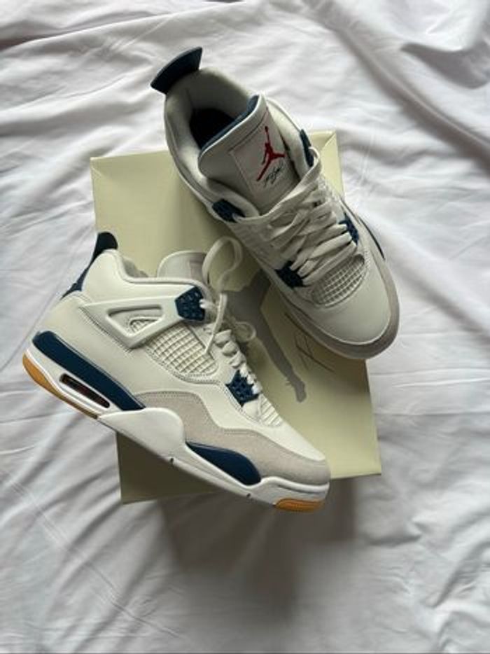 Jordan 4 SB navy
