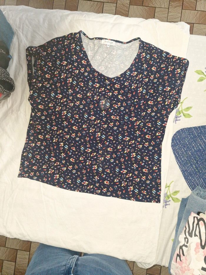 Tee-shirt  fleuri