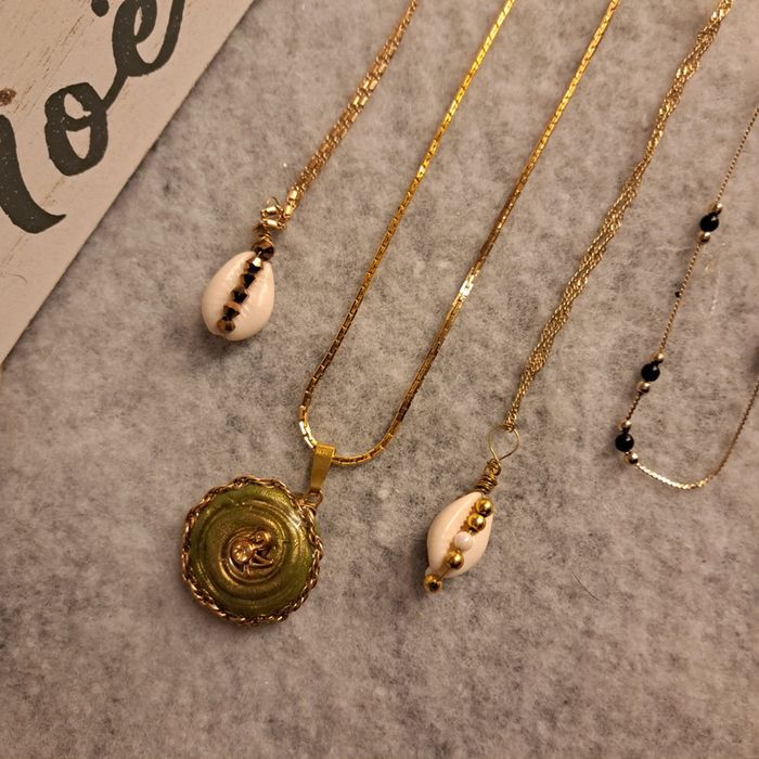 Lot colliers doré tout en finesse - photo numéro 2