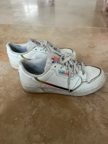 Paire de baskets adidas