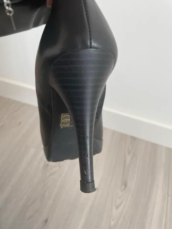 Bottes noires en cuir - photo numéro 6