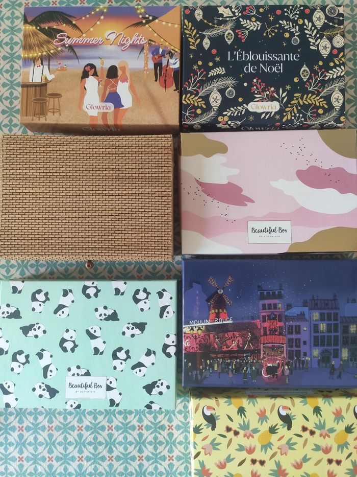 7 boîtes de rangement en carton