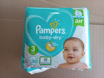 Couches pampers baby dry taille 3