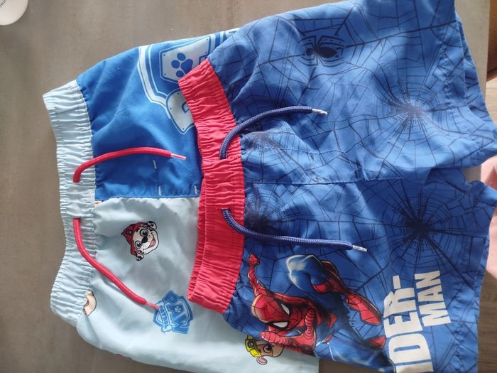 Lot de 2 shorts de bain garçons taille 2-3 ans