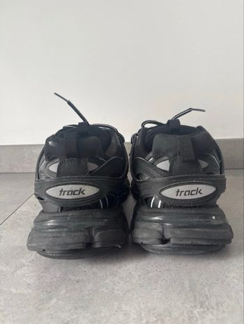 Balanciaga  track 90€ 