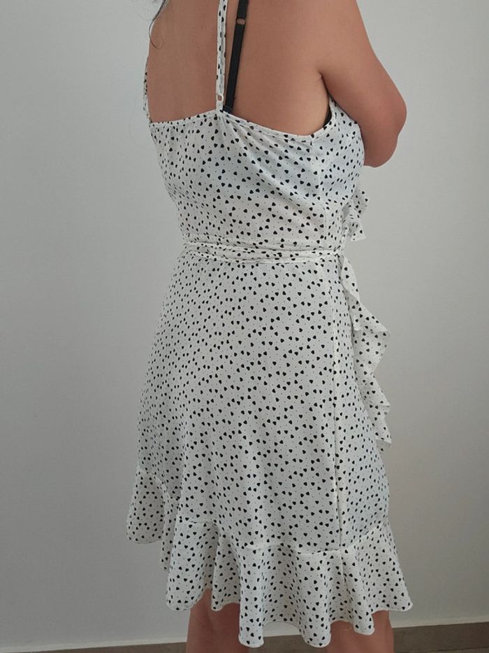 Robe cache cœur avec des cœurs - photo numéro 3