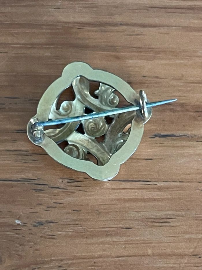 Broche vintage en métal doré - photo numéro 3