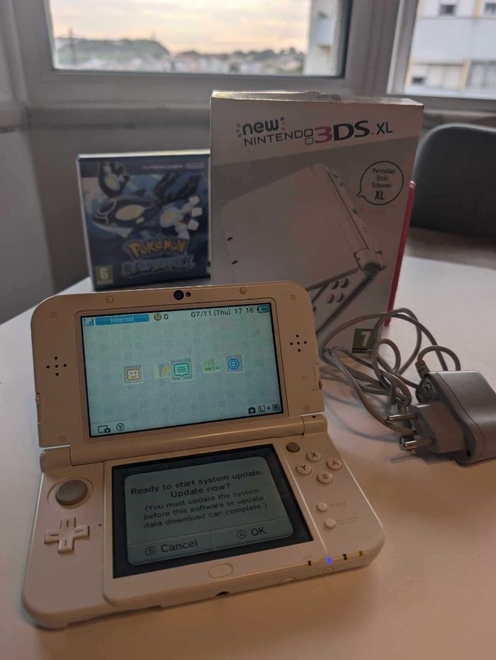 Nintendo 3DS XL blanche avec 2 jeux Pokémon ! - photo numéro 3