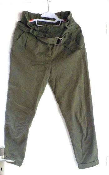 PANTALON VERT KAKI BERSHKA TAILLE 36