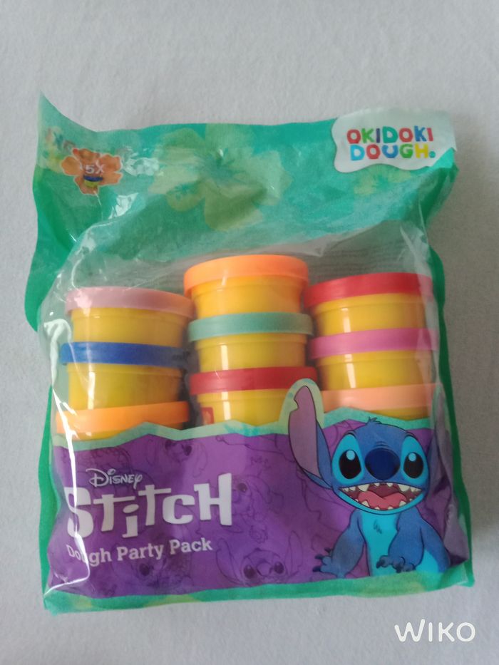 Paquet de 15 pots de pâtes à modeler Stitch