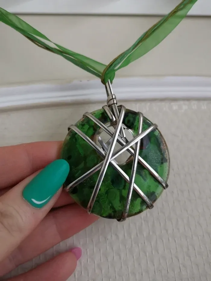 Collier médaillon vert 47cm - photo numéro 4