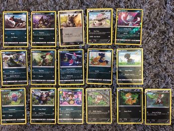 Cartes Pokémon base coloris bleu vert foncé