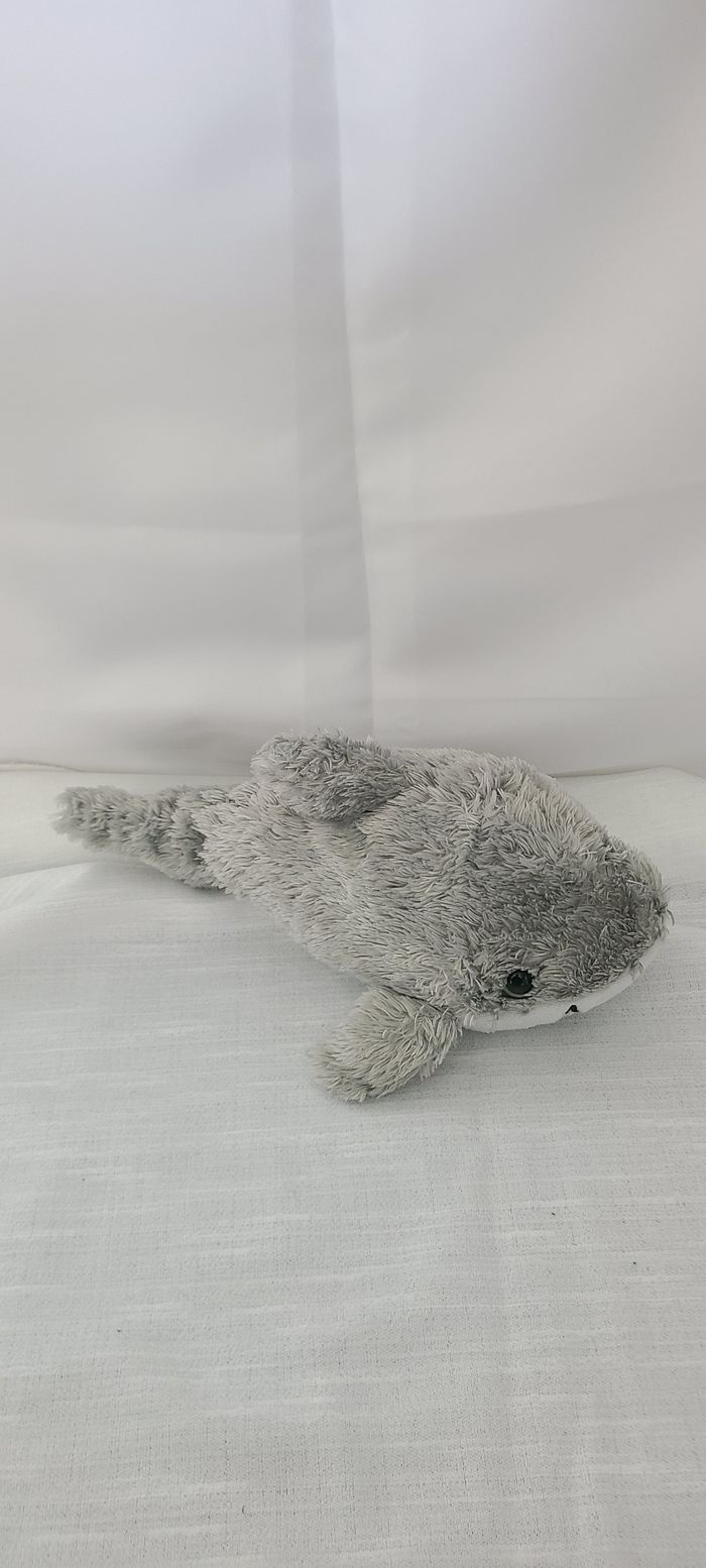 Peluche requin gris blanc WILD REPUBLIC - photo numéro 2