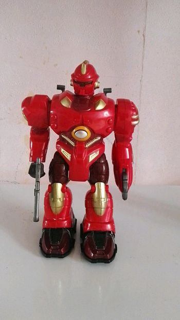 Petit robot  rouge
