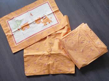 Lot 2 draps housse et 1 taie