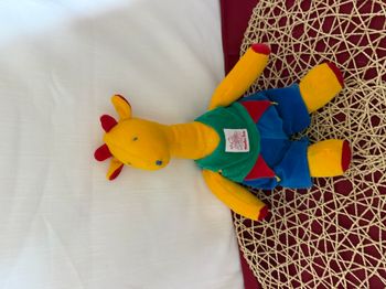 Doudou girafe jaune salopette bleu vert rouge MOULIN ROTY