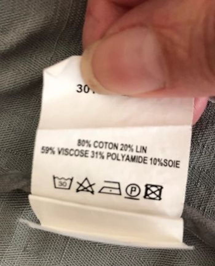 Veste légère, marque Voodoo, motifs dorés, grise, neuve, taille 40 - photo numéro 7