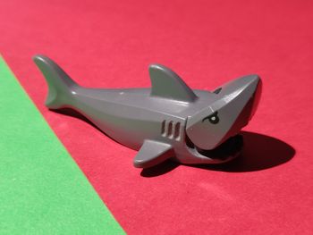 Figurine Requin gris Lego yeux imprimés - vrai Lego