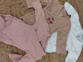 Lots de vêtements 1 mois
