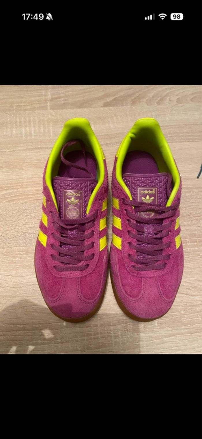 Adidas Gazelle Indoor violette et jaune - photo numéro 2