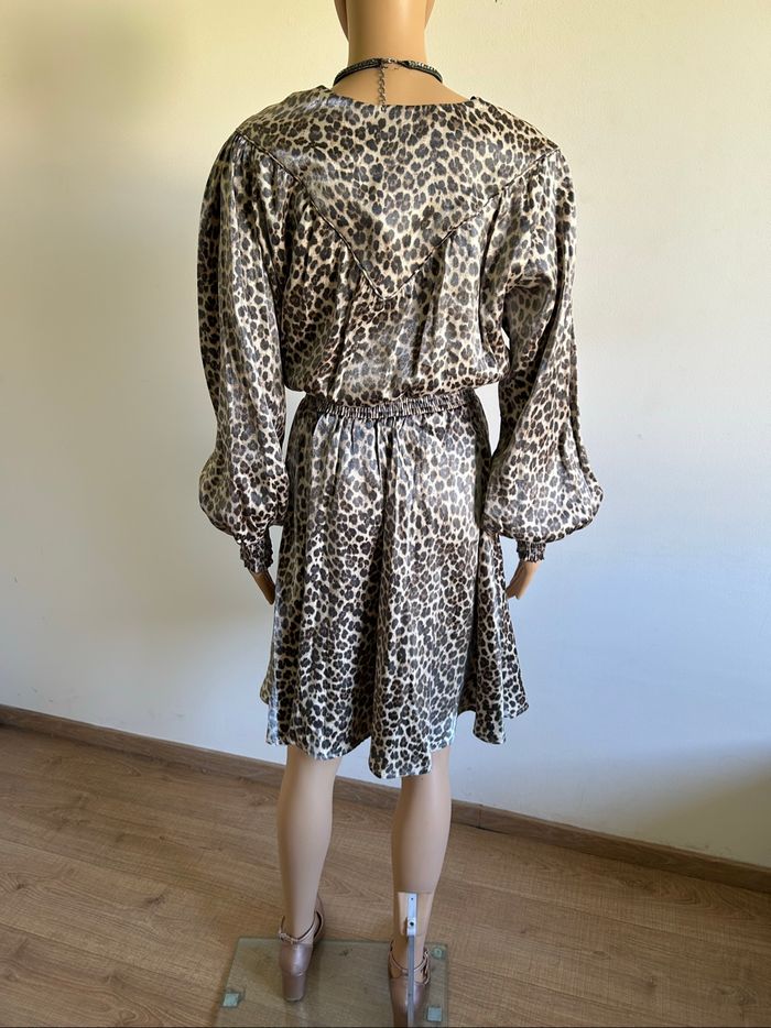 Robe léopard neuve à manches longues Naf Naf taille 42 (valeur 74€) - photo numéro 6