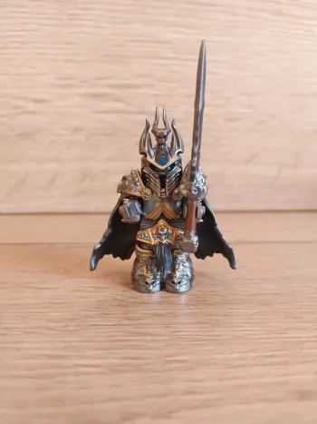 Figurine type lego Le Roi Liche Warcraft