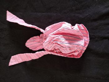 Chapeau rose à rayures multicolores en T2 la compagnie des petits