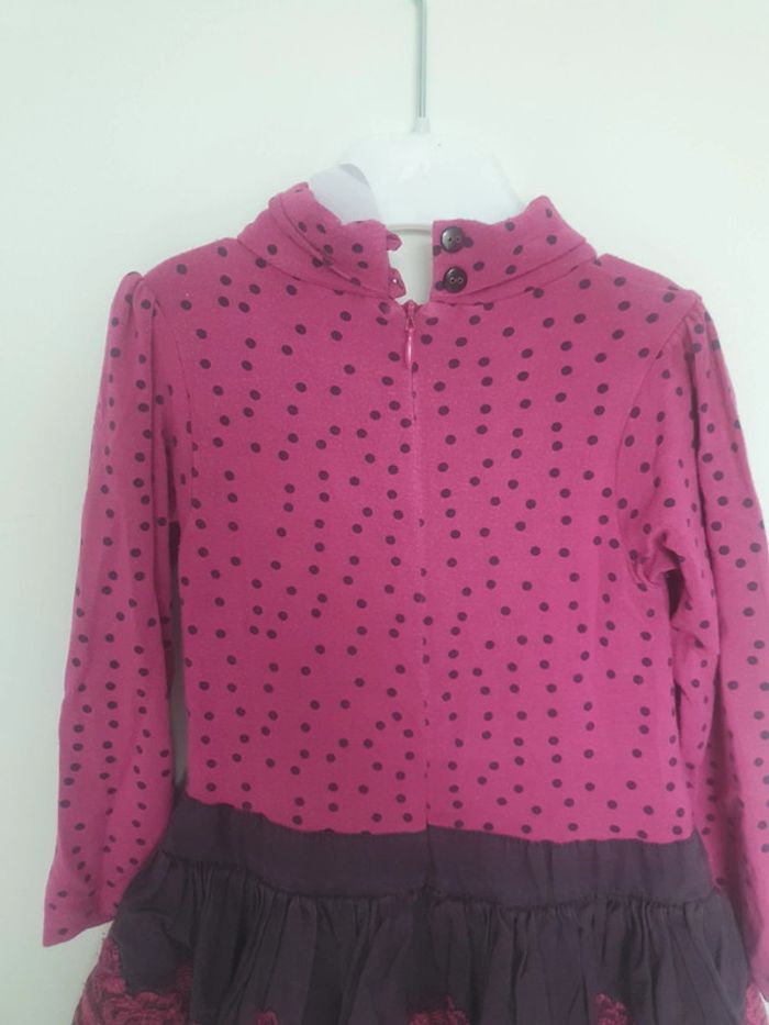 Robe manche longue rose a point violet broderie fleurs sur volant marese 2 ans - photo numéro 5