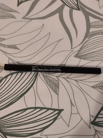 Nyx eyeliner biseauté et estompeur esl12 black smoke 0,17g valeur 10€