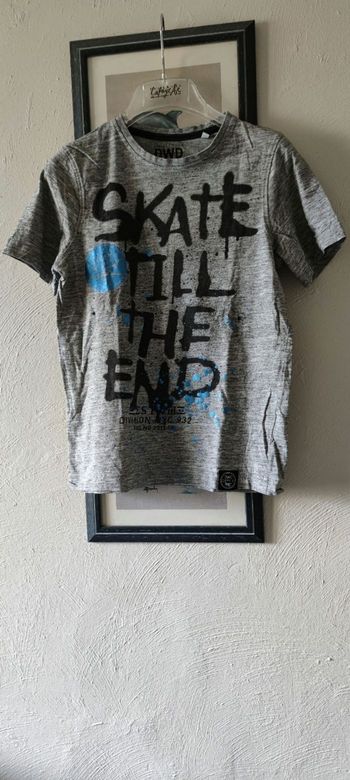 Tee-shirt manches courtes. Taille 12 ans