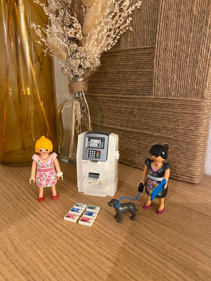 Distributeur et personnages Playmobil