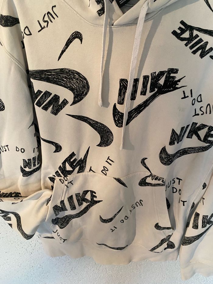 Sweat a capuche Nike taile S - photo numéro 3
