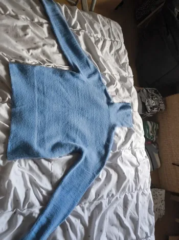 Pull col roulé bleu