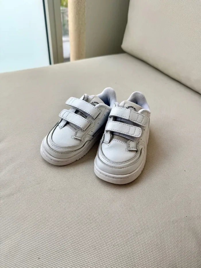 Basket Adidas blanche à scratch - photo numéro 3