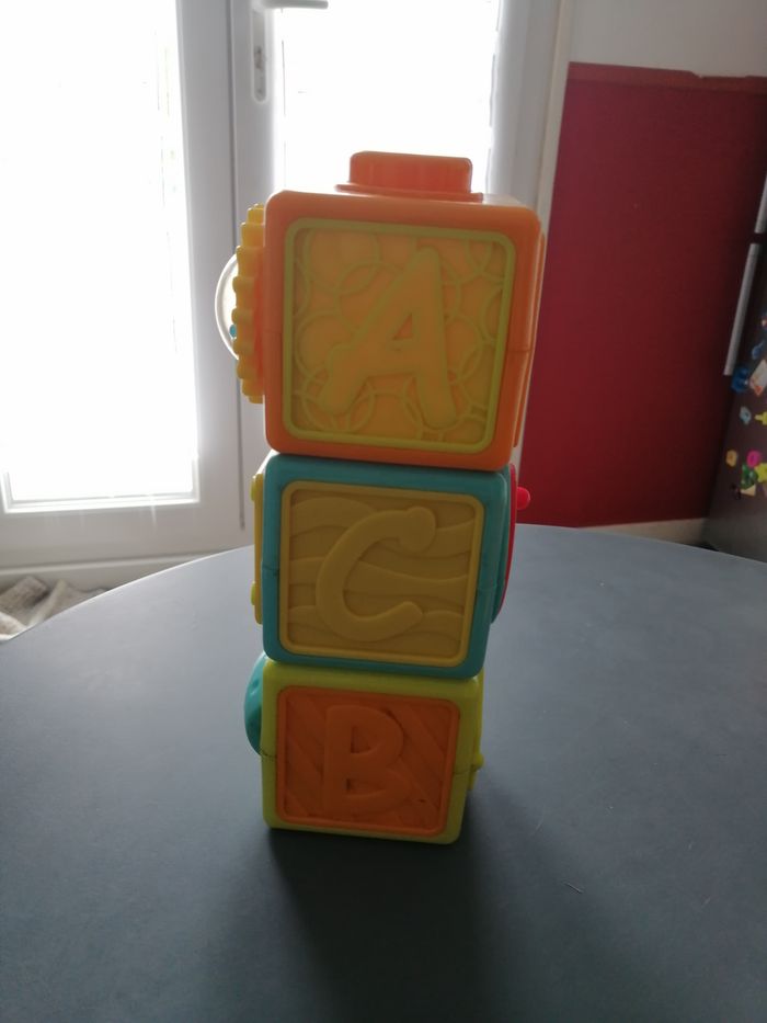 Cubes d'éveil qui s'empilent 12-18 mois / 80 cm·Très bon état - photo numéro 3