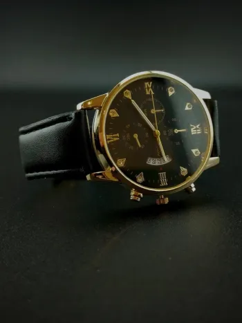 Montre homme noire, style business luxe doré