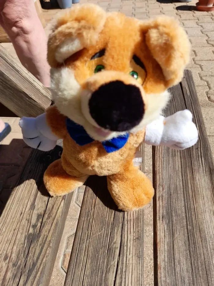 Peluche Publicitaire Xtra - Renard Adorable avec Nœud Papillon - 28 cm