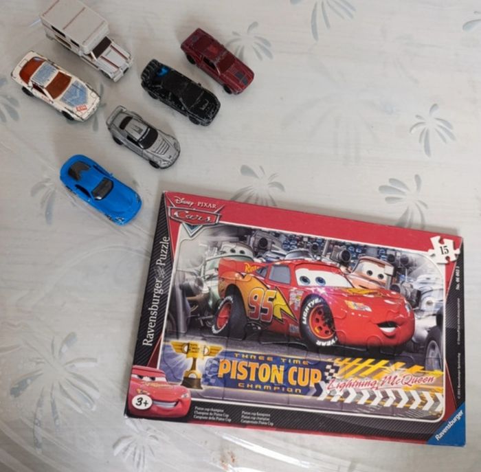 Lot puzzle Cars 15 pièces Disney et 6 petites voitures