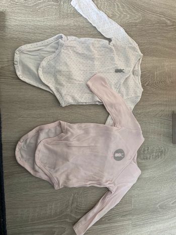 Lot 2 bodies body obaibi fille 6 mois fermeture devant croisée