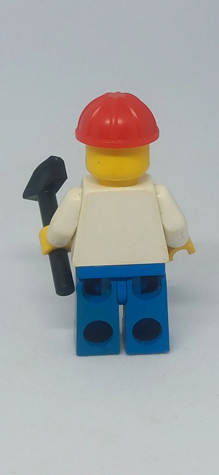 Homme cotte bleue avec marteau lego - photo numéro 3