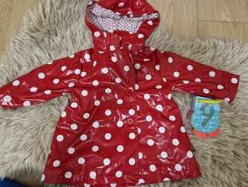 Manteau imperméable comme neuf taille 9 mois